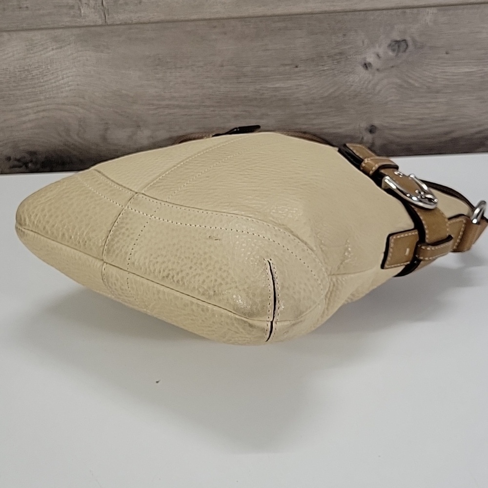 Vintage Coach Soho Slim Cream Pebble Leather Hobo Bag with Brown Accents - Picture 7 of 16